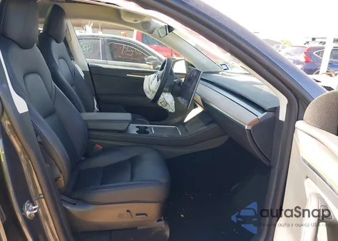 2022 Tesla Model Y Long Range Dual Motor All-Wheel Drive z USA, uszkodzony, nr VIN 7SAYGAEE1NF534290